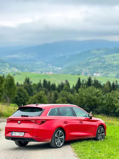 Wypożyczalnia samochodów osobowych, busów dostawczych, 9-osobowych, AUTOMAT+ Hak
